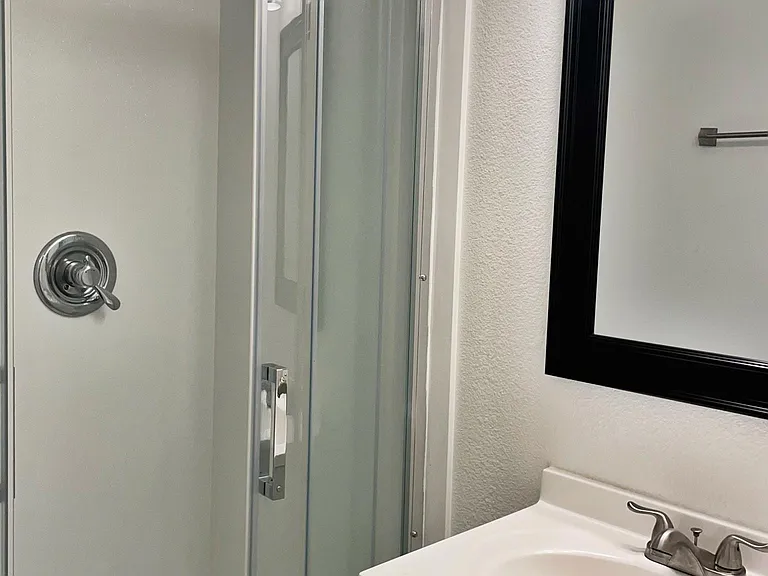 115 SE 6th St #107 — Photo 6