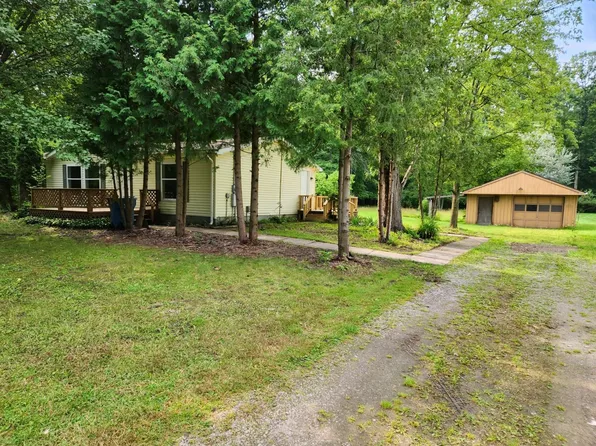 433 W Love Rd, Sanford, MI 48657