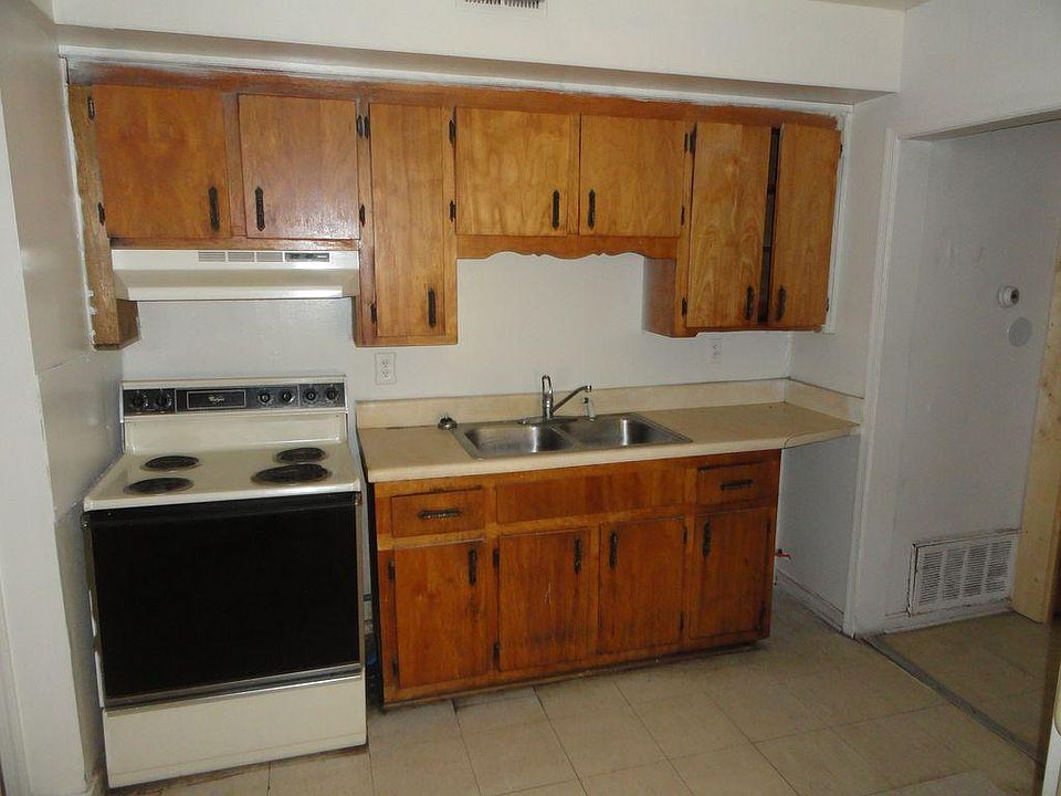 2nd image of 724 Mount Airy St