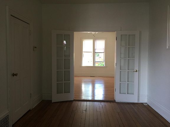 3rd image of 402 W 1st Ave