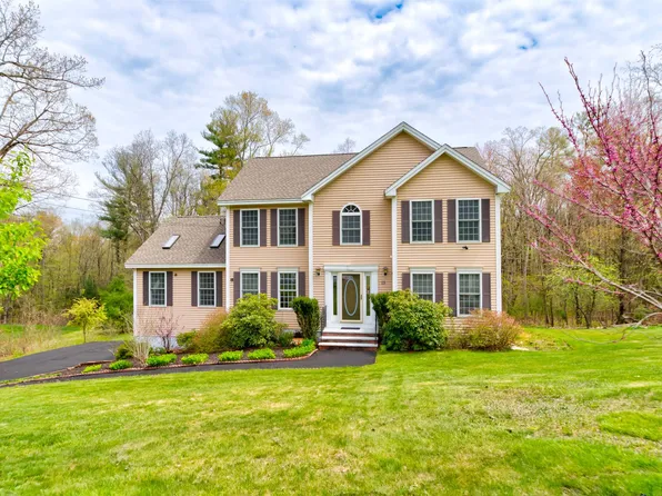 13 Hitching Post Lane, Salem, NH 03079