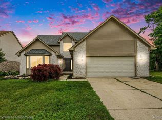 24354 Curtis Dr, Brownstown, MI 48134