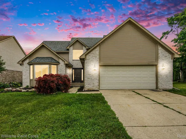 24354 Curtis Dr, Brownstown, MI 48134