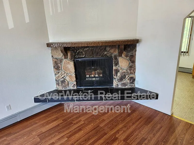 2 bed, 1.0 bath, $1,650 — Photo 2