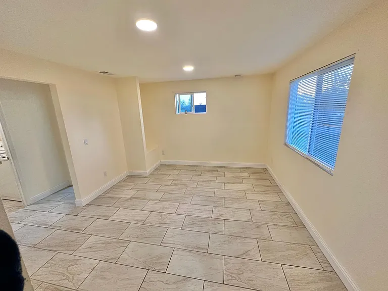 418 E St #2 — Photo 7