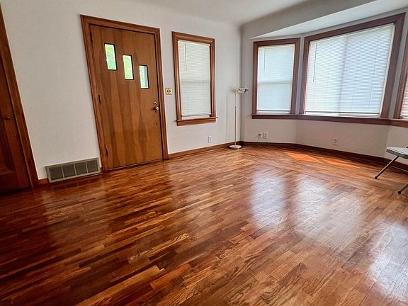 4th image of 3035 Schaefer St