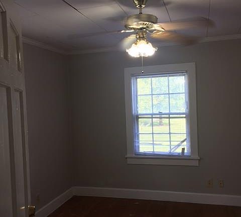 3rd image of 836 E Bell St #B-c