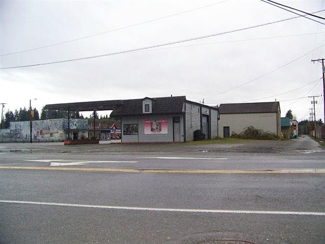 2nd image of 106 W Simpson Ave