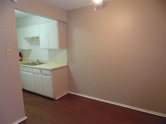 2nd image of 307 E 31st St APT 203