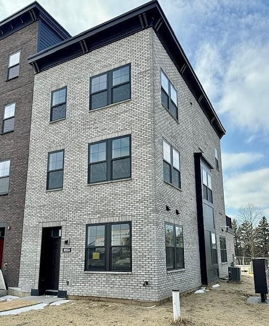 1st image of 895 Woodlawn Ave #A