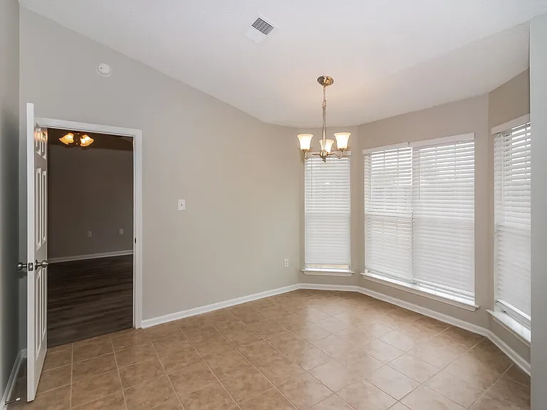 1910 Crescent Ln — Photo 6