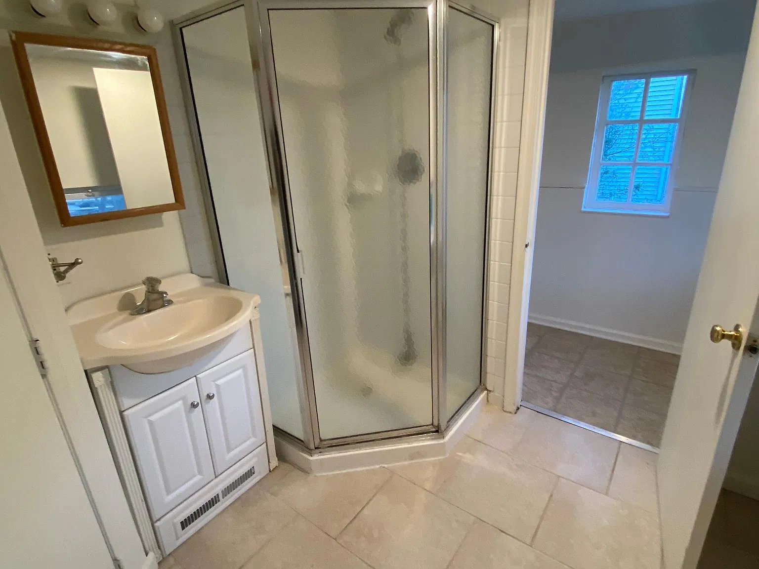 115 Longford Avenue — Photo 3