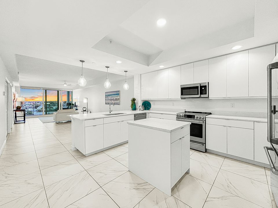 Kitchen with pantry and central island