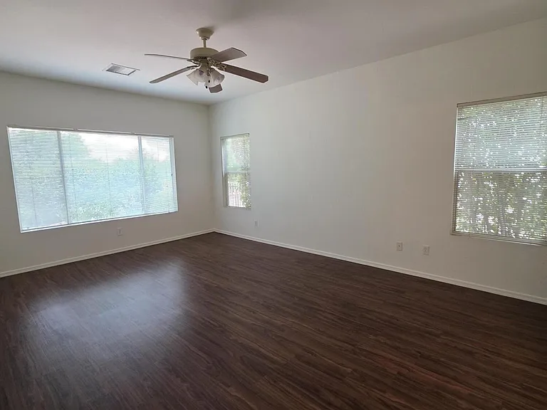 1825 W Desert Willow Dr — Photo 11