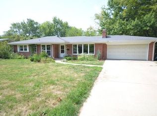 108 Country Club Pl, Belleville, IL 62223