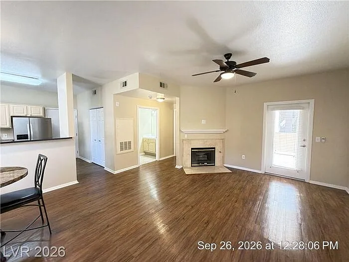 3 bed, 2.0 bath, 1443 sqft, $2,199 — Photo 3