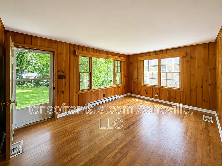 127 Aurora Dr — Photo 3