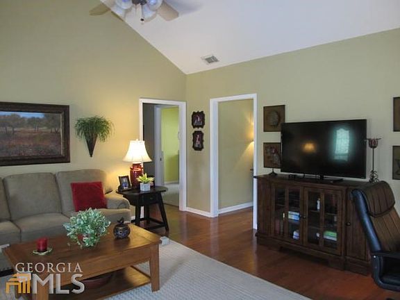 3rd image of 1008 Bradford Way