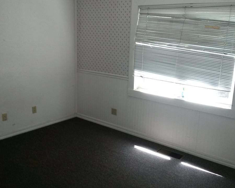 2nd image of 435 Washington St