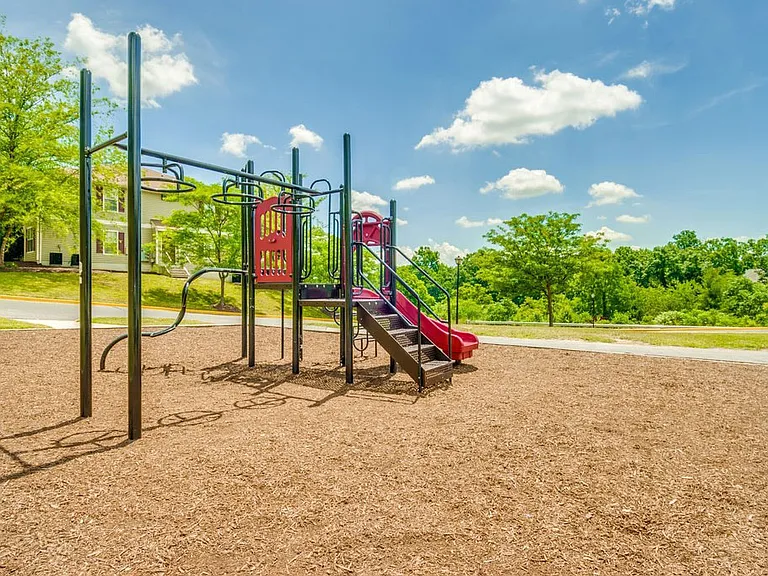 Chestnut Ridge Apartments — Photo 8