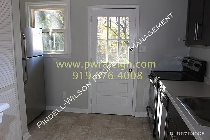 2212 Bernard St — Photo 9
