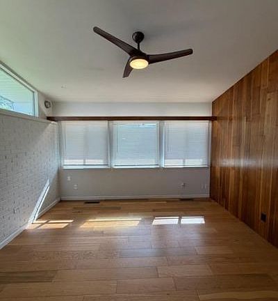 3rd image of 4924 Bayside Dr