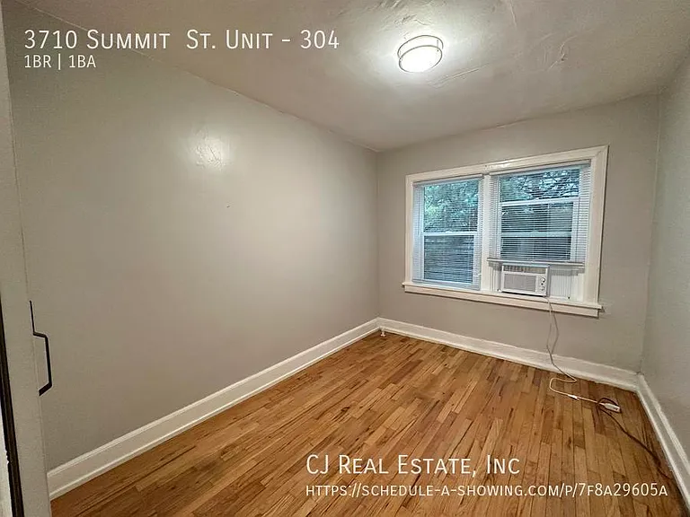 3710 Summit St #304 — Photo 7