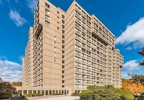 4th image of 250 Hammond Pond Pkwy APT 904S