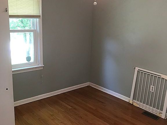 4th image of 1700 Catherine Dr