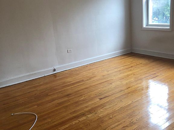 4th image of 821 Larchmont Acres APT A