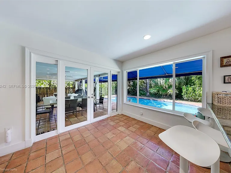 526 Satinwood Dr — Photo 11