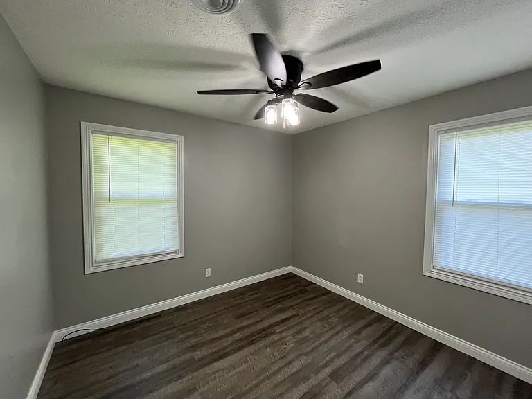 8430 N Dixie Hwy — Photo 11