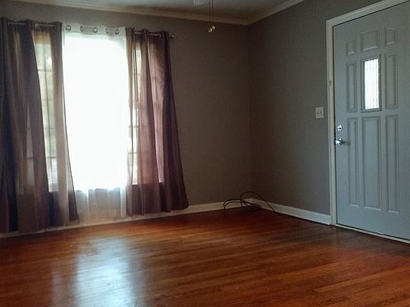 3rd image of 1918 S Cotner Blvd