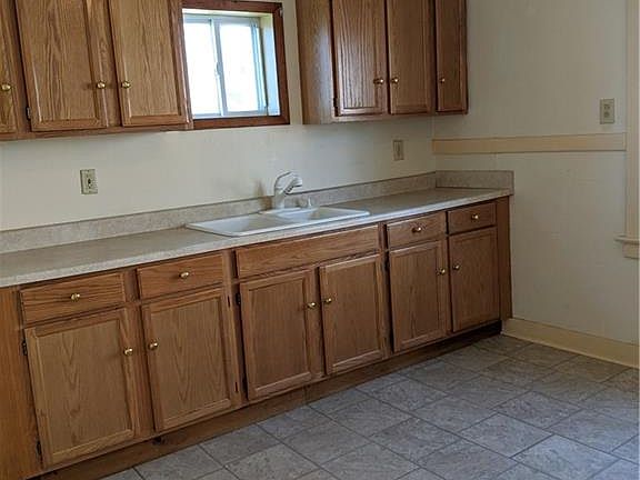 3rd image of 284 Parkridge Ave