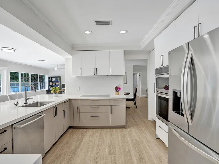 3930 NE 21st Ave — Photo 8