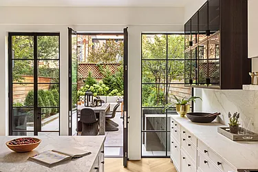 NEIGHBORHOOD&KATHARINEHAMNETT ロンT L 341-West-38th-Street-in-