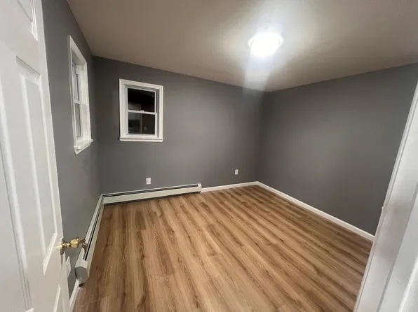 (undisclosed Address), Saint Albans, NY 11412