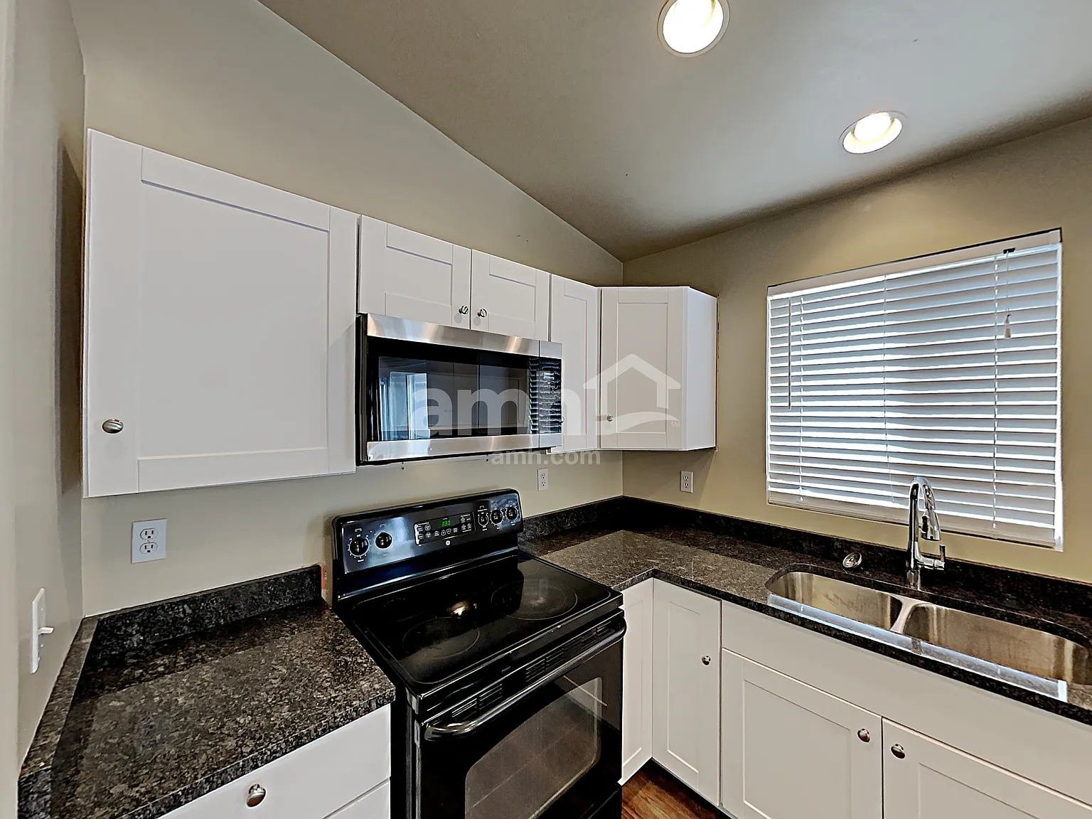 5 bed, 2.0 bath, 1532 sqft, $2,370 — Photo 3