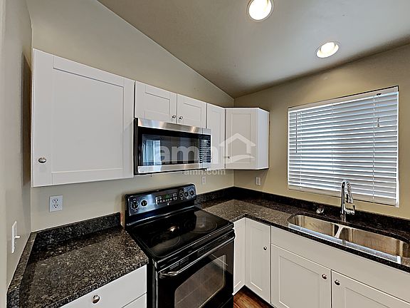3rd image of 521 N Quincy Ave