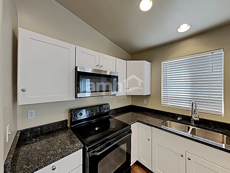 521 N Quincy Ave — Photo 3