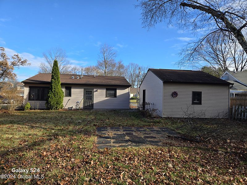 3rd image of 14 Slater Drive