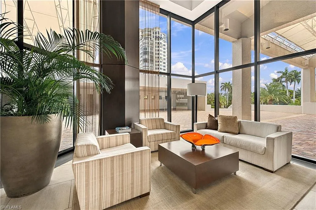 2 bed, 2.5 bath, 2400 sqft, $25,000 — Photo 2