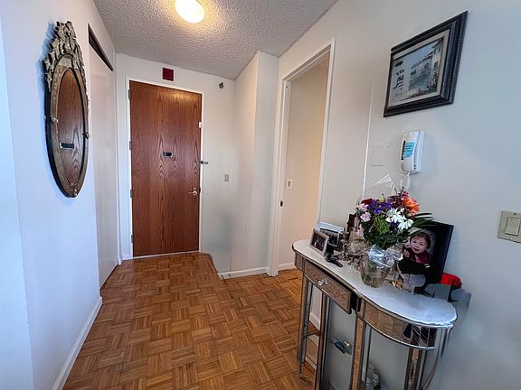 4th image of 100 Carlyle Dr #5J
