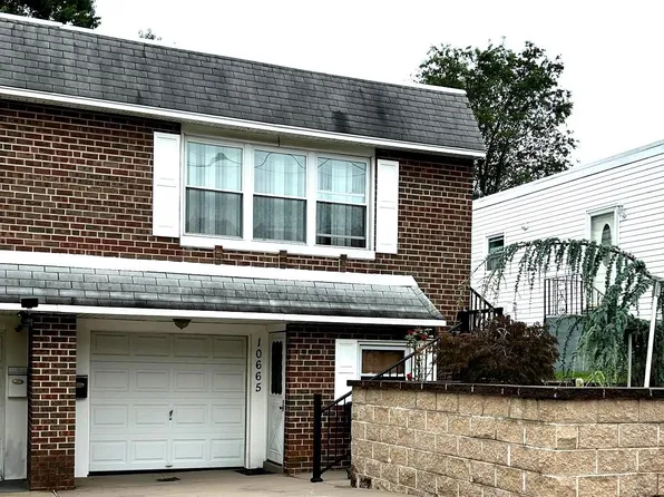 10665 Halstead St, Philadelphia, PA 19116