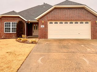 6212 S 37th St, Rogers, AR 72758