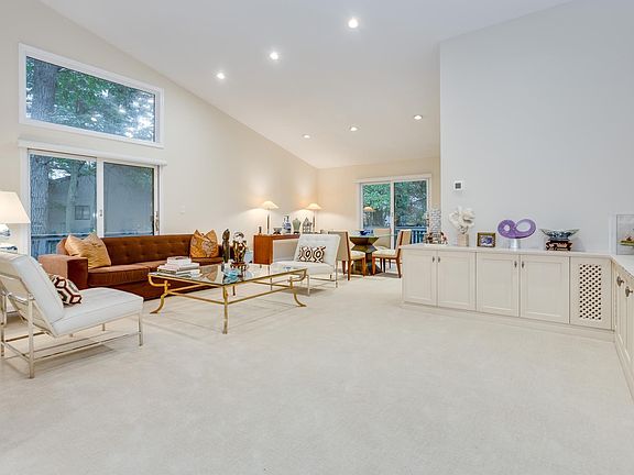 2nd image of 287 Carrage House Dr