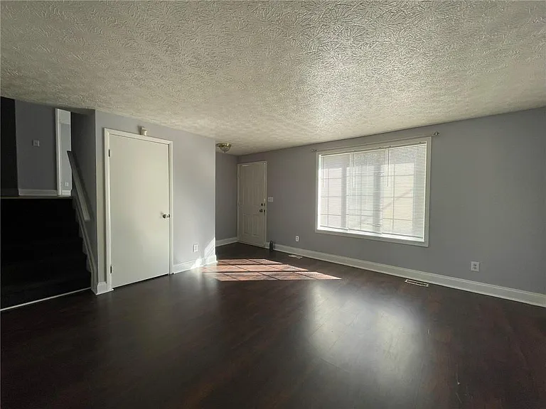 1001 Traymore Dr — Photo 3