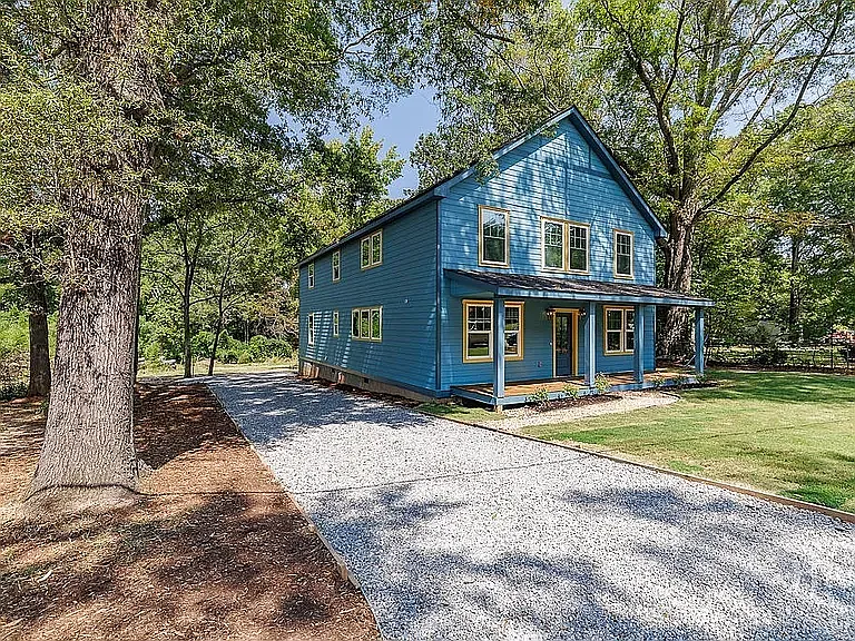325 Stokes St — Photo 3