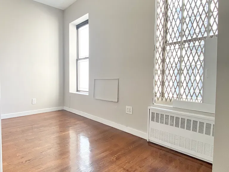 710 Amsterdam Ave #5B — Photo 4