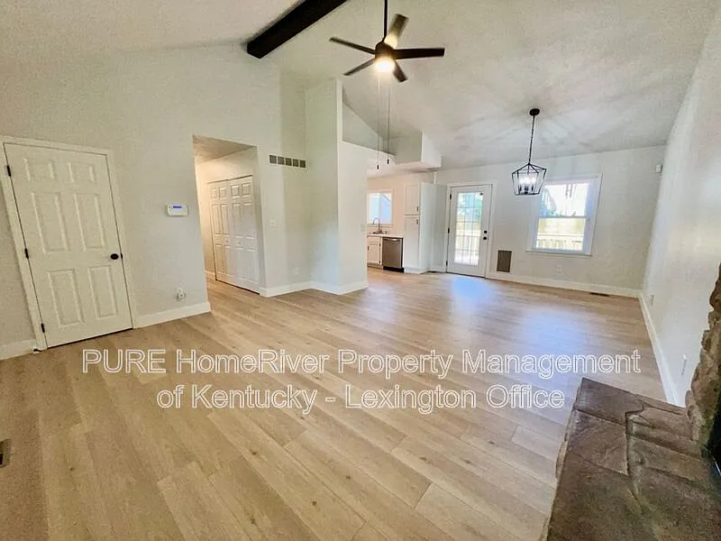 3 bed, 2.0 bath, 1223 sqft, $1,795 — Photo 4